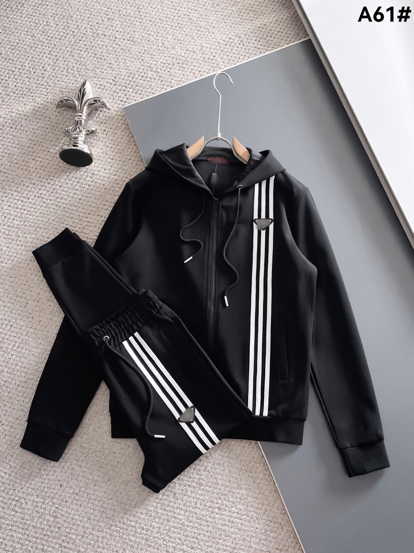 Black a61 / M