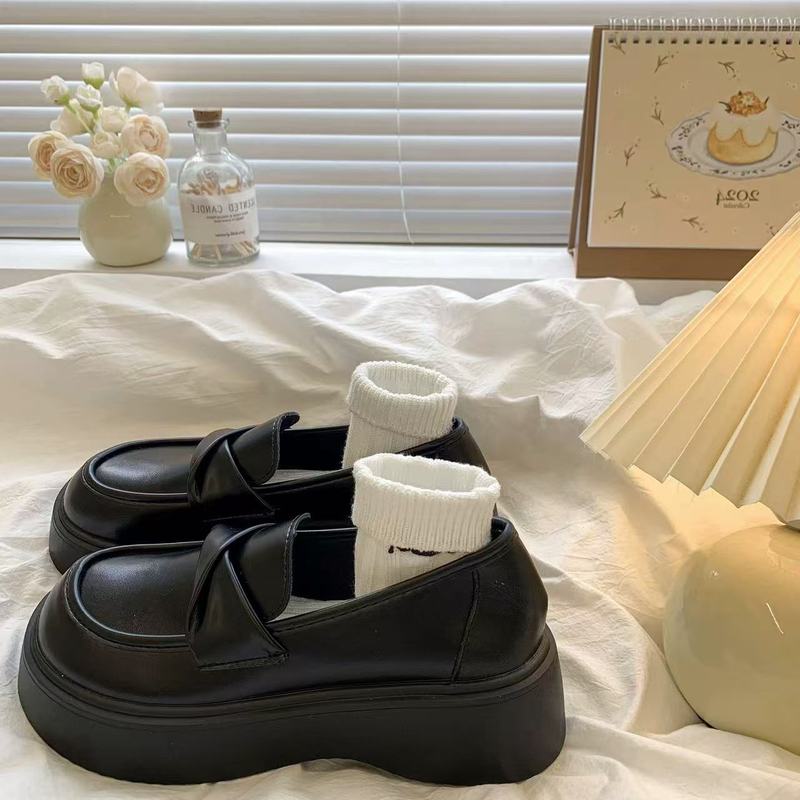 Black Round-Toe Leather Shoes for Women, 2025 Spring New Style, Versatile Retro British Style Thick-Soled Platform Loafers