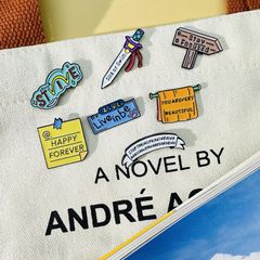 創意英文系列合金個性 stay Foeused徽章烤漆百搭防走光胸針批發