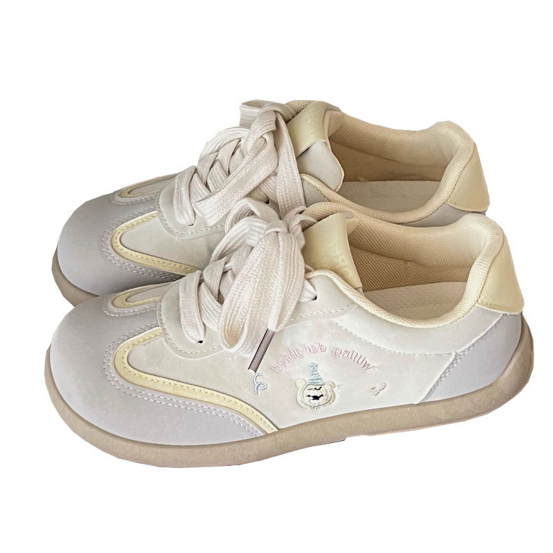Zapatos chic, zapatos blancos de suela gruesa para estudiantes, zapatos de entrenamiento alemán retro para mujeres, primavera y otoño de 2025, nuevas zapatillas de deporte de todo fósforo para mujeres