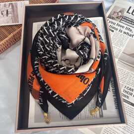 2025新款磁吸扣方巾三角巾春秋冬时尚高级感护脖保暖丝巾