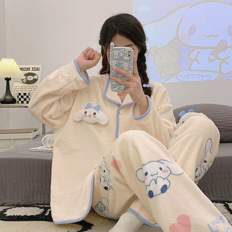 パジャマの女性の秋冬の珊瑚の絨毯は厚くて暖かいです。|undefined