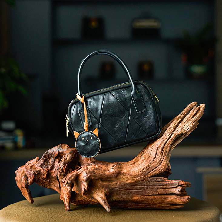 Genuine Leather Handmade Bowling Bag For Women New Retro Style Crossbody Vegetable Tanned Cowhide Versatile Handheld Pillow Bag - Thumbnail 4