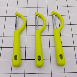 One yuan multi-functional peeling knife fruit shaving knife one yuan a wholesale supply