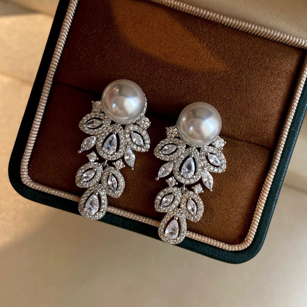 法式轻奢重工仿海水澳白珍珠耳环满钻高级感复古宫廷风耳饰女款