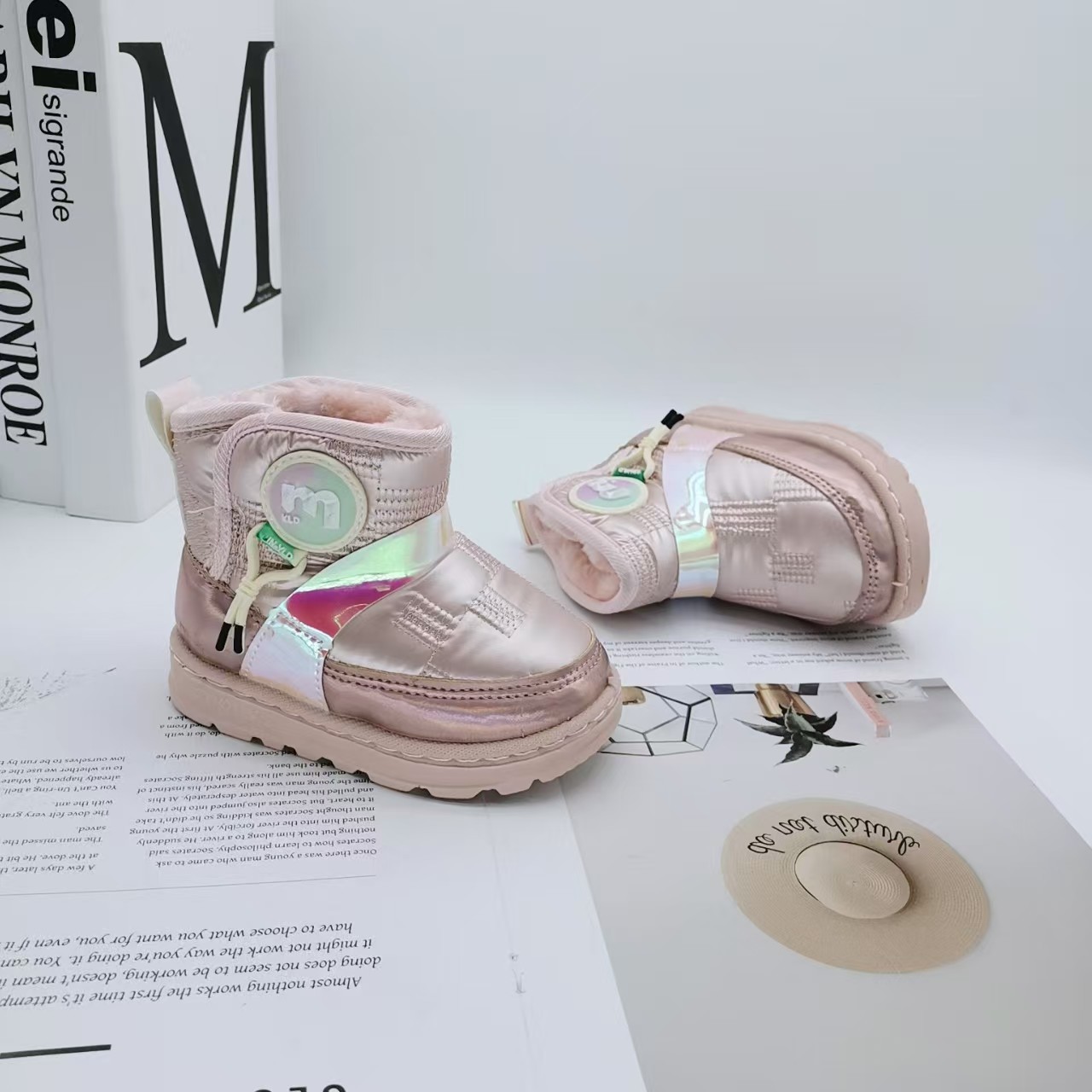 33-38 Tamaño de invierno de niños botas de nieve 2025 nuevas botas cortas para niños con botas de algodón gruesas para bebés calientes