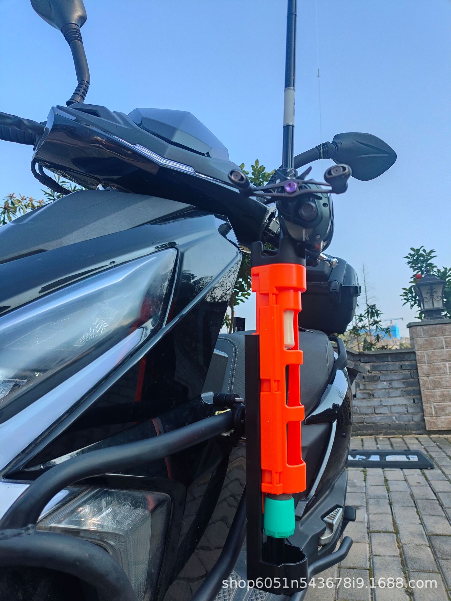 Motorcycle fishing rod holder, universal for electric vehicles, waterproof and portable fishing fixture for riding