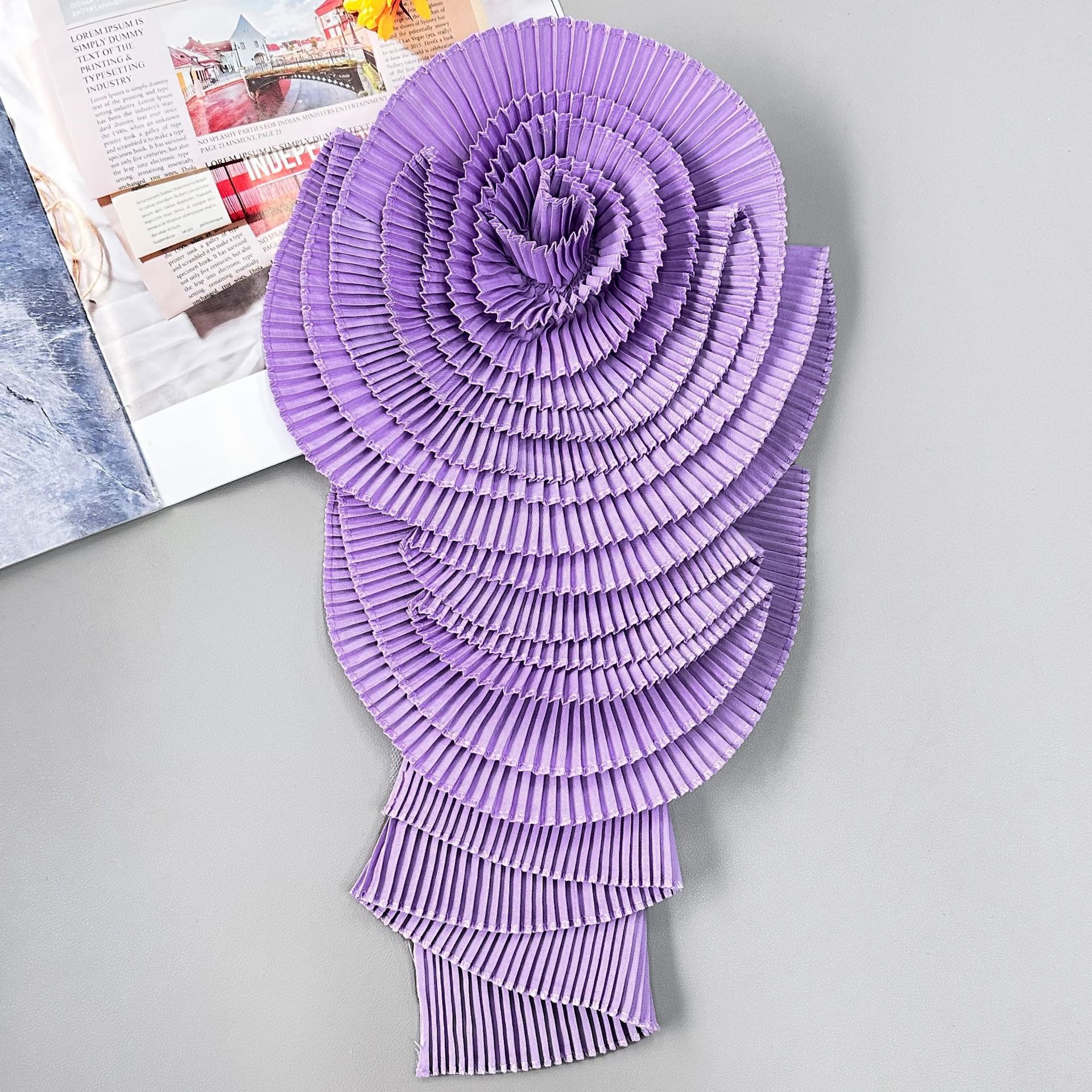 Nuevos adornos de flores grandes plisadas blancas para ropa y vestidos transfronterizos, parches de reparación DIY, accesorios de tela, venta directa de fábrica.