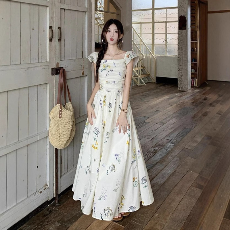 Floral Short-Sleeved Dress for Women, Summer French-Style Square Neck, Waist-Cinching, Slimming, Backless, Small Flying Sleeves, Long Skirt, Sweet Style