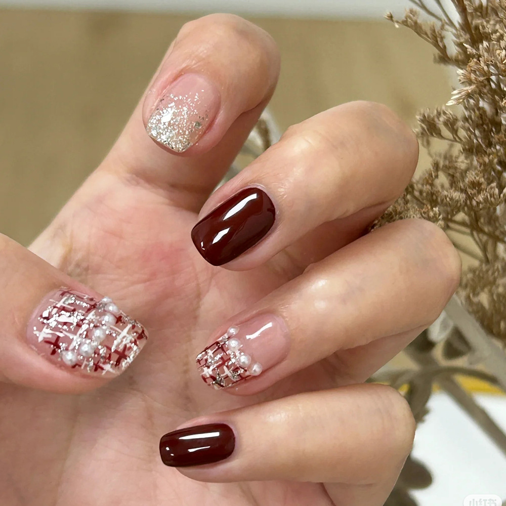 Ventas calientes de vino rojo blanco de uñas, polvo de perla brillante, atmósfera suave de uñas, 10 piezas de parche de uñas de moda.