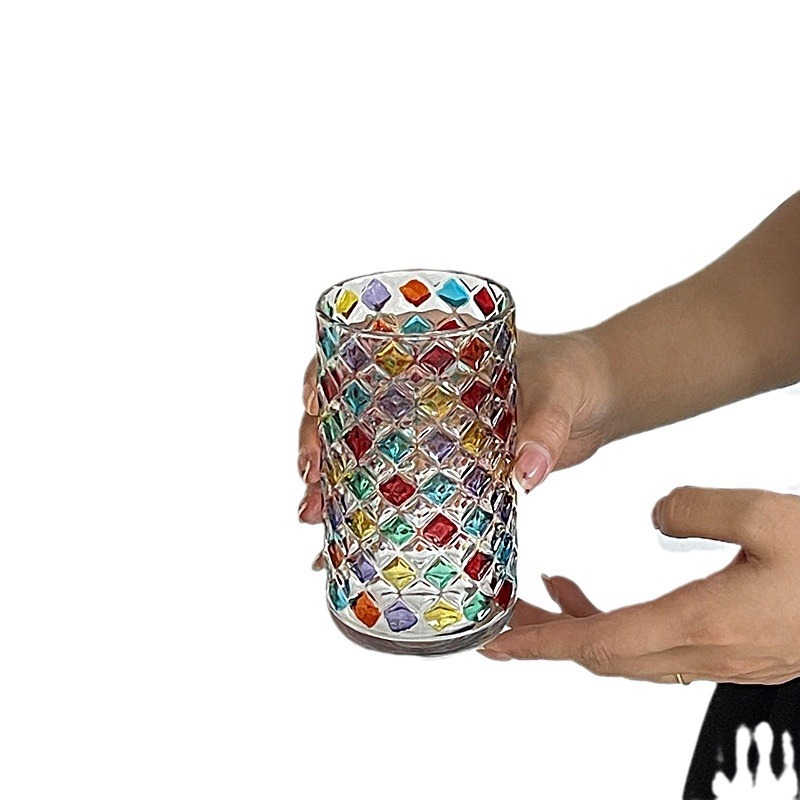 Ins nicho diseño de color contrastante pintado a mano taza de agua de vidrio de colores taza de jugo refractará la luz del arco iris taza medieval
