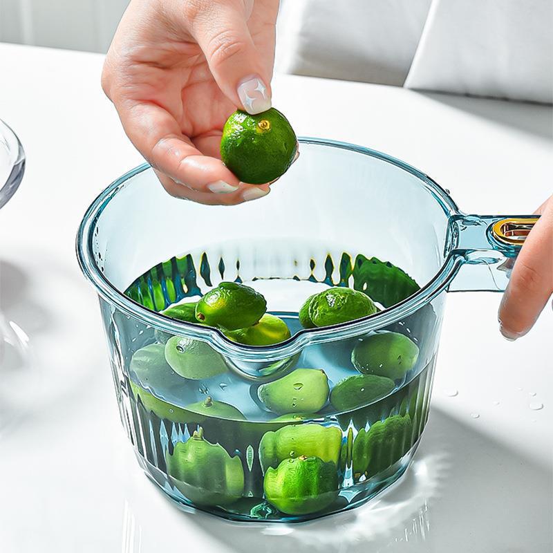 Transparent Solid Color Plastic Water Scoop with Long Handle, Thickened Kitchen and Bathroom Spoon, Multifunctional Water Ladle, Wholesale Large Water Scoop