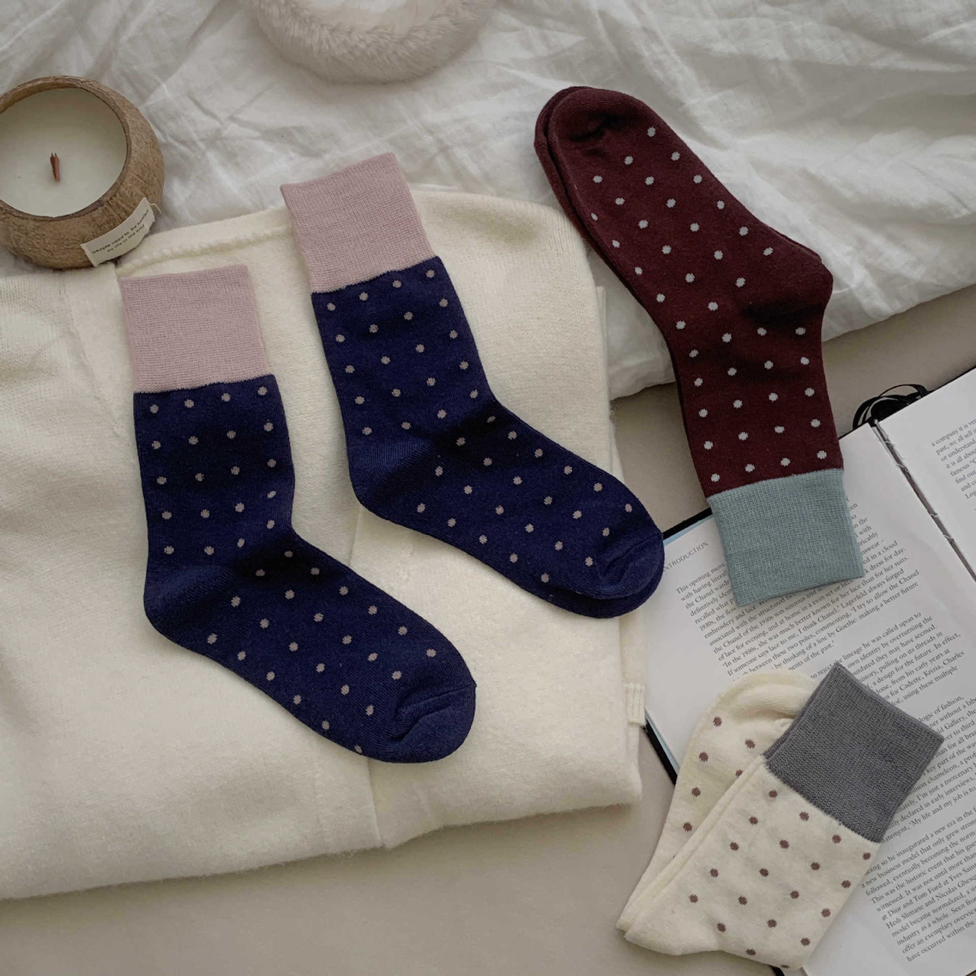 Femmes Style Japonais Pois Coton Crew Socks Une Paire display picture 4