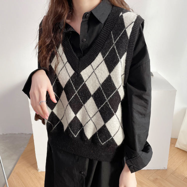 Retro diamond-shaped Plaid knitted vest for women autumn and winter New style outer sleeveless sweater V-neck stacked soft vest outer wear