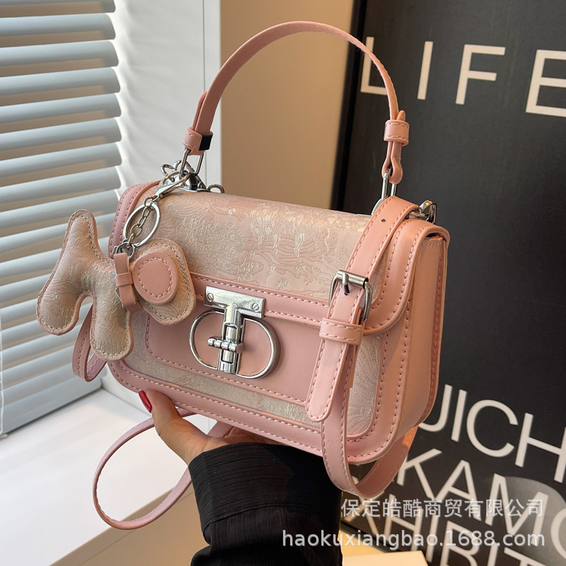 Bolsa de diseño de nicho 2023 nueva textura de moda bolso de las mujeres portátiles hombro de lona bordado popular crossbody pequeño bolso cuadrado