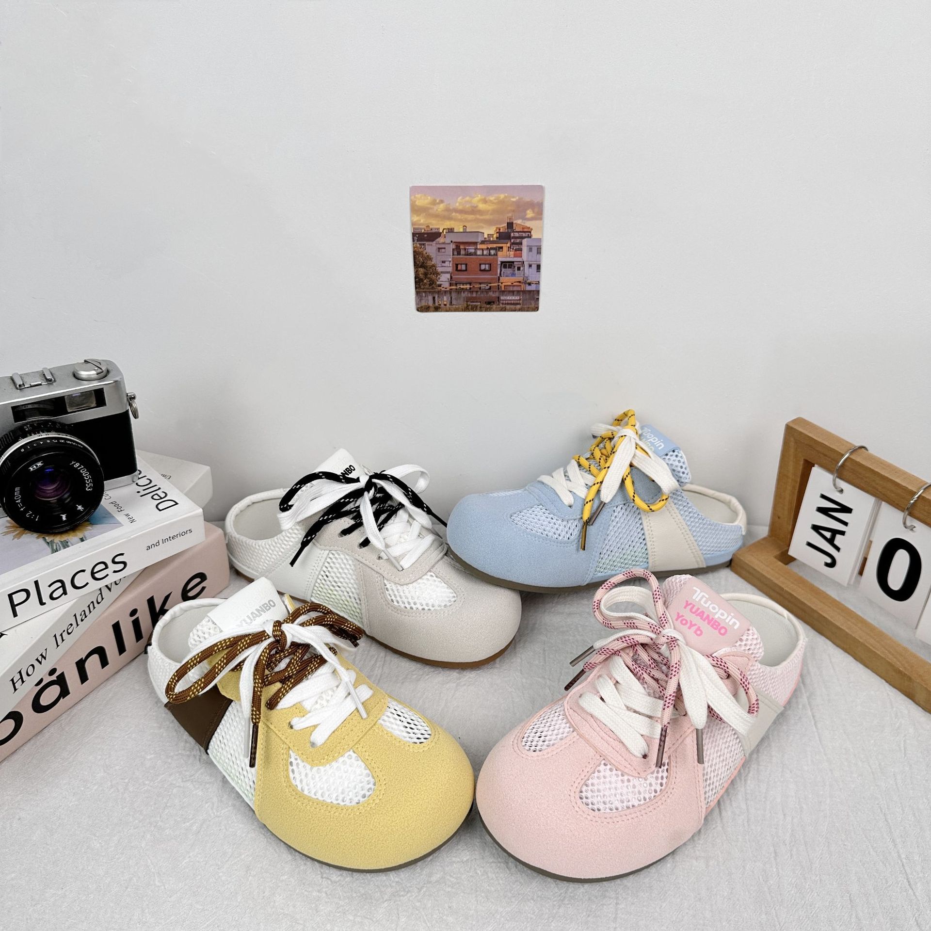 Yuanbo nuevos zapatos de entrenamiento alemán de fondo plano zapatos casuales de mujer con cordones de verano Baotou medias pantuflas zapatos de mujer zapatos blancos pequeños en nombre del cabello image 1