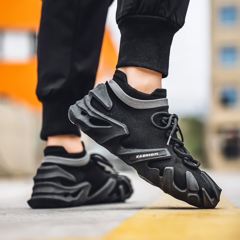 Lujo ligero 2025 primavera zapatos de hombre malla de tejido volador deportes plataforma senderismo al aire libre senderismo calcetines negros seguro laboral zapatos de moda