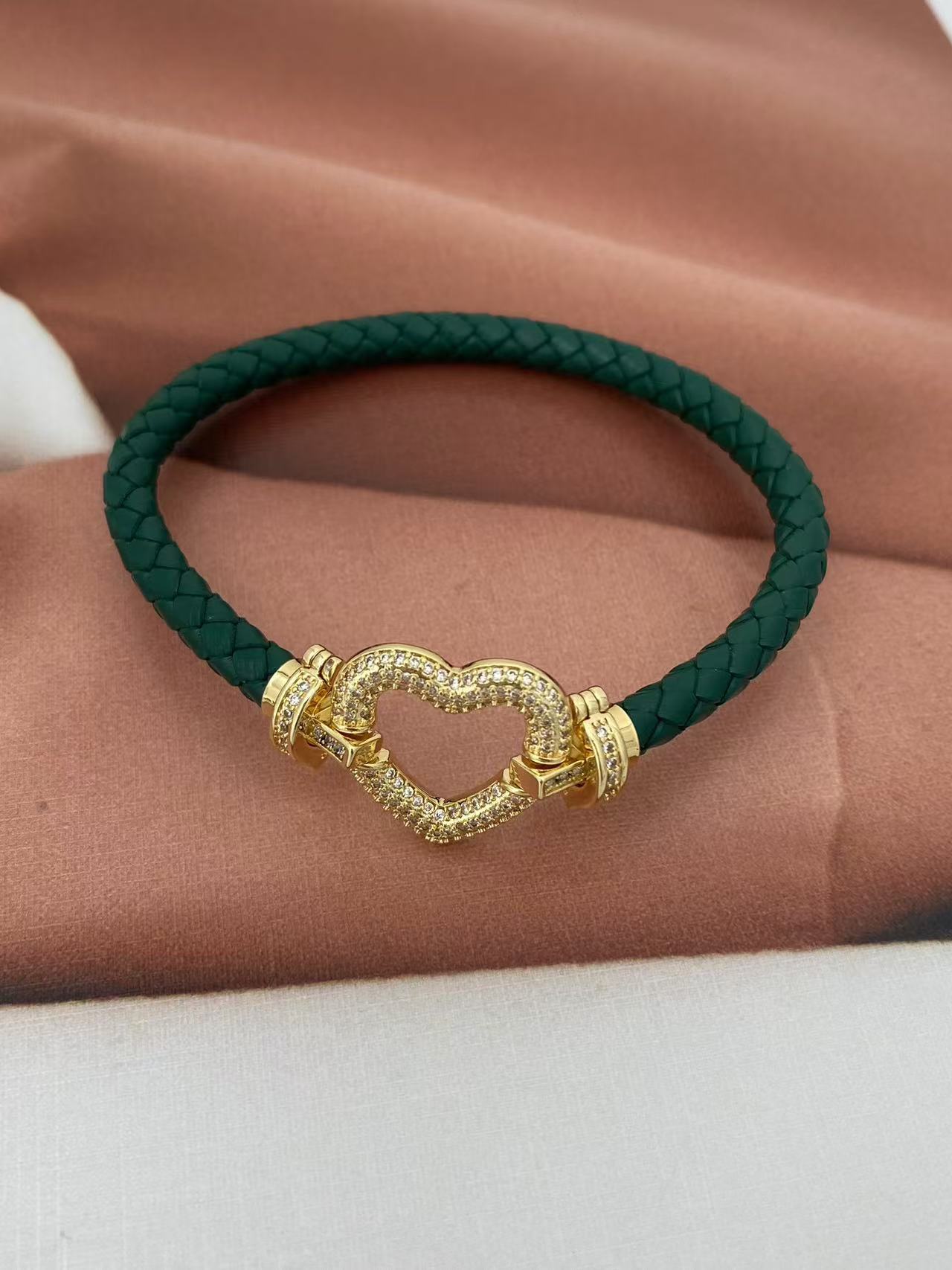 11g Weight Copper Pendant Material Bracelets Classification Leather Rope Chain Material Woven Chain Chain Type 1 Piece Quantity Holiday, Daily Occasion Leather rope, Copper Material Heart Shape Pattern Unisex Gender Vintage Style, Classic Style Style Vintage Style Classic Style Heart Shape Leather Rope Copper Woven Chain String Bracelets Wholesale 8