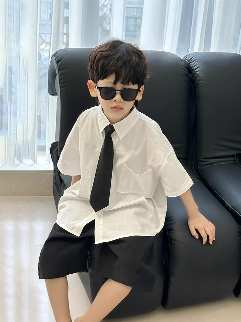 8111 Camisa de manga corta para niños Camisa blanca de dos piezas para niños de jardín de infantes Corbata Estilo universitario Ropa de hermano y hermana Verano