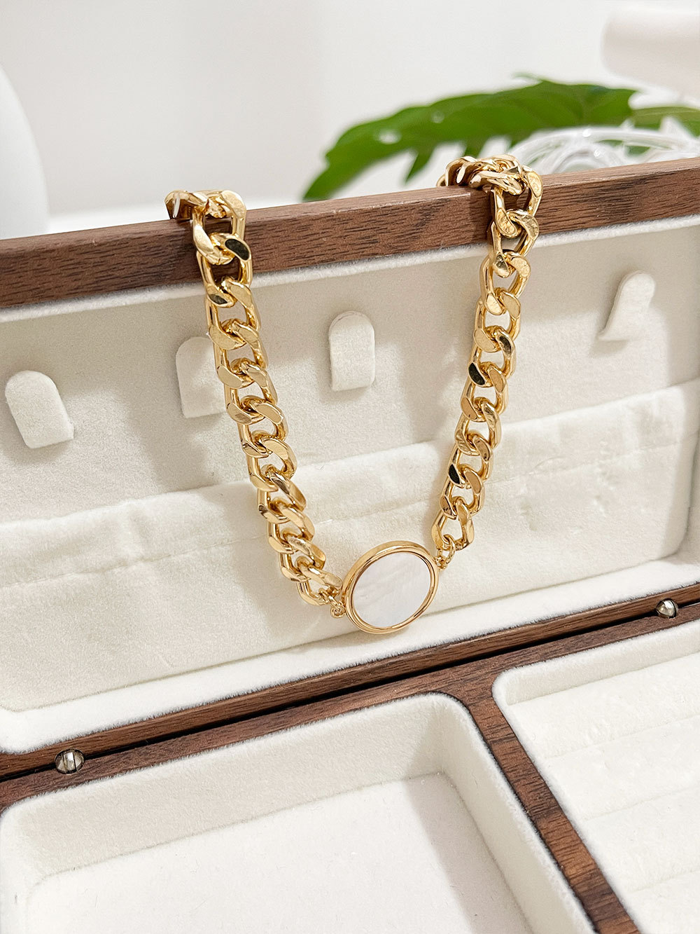 1 Piece Fashion Round Alloy Shell Plating Chain Womenu0027S Pendant Necklace