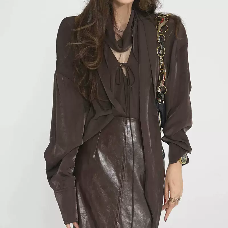中欧风气质棕缎面长飘带木耳边衬衫女长袖高级设计感2025秋季新