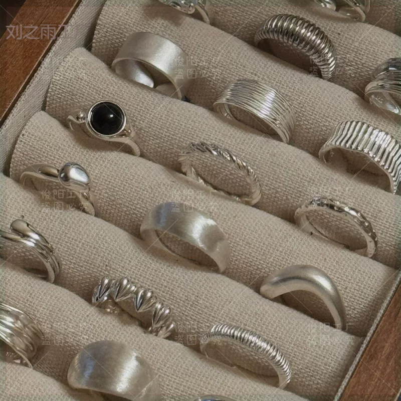 Matte ring, silver 925 sample, light luxury style, high-quality style, on index finger