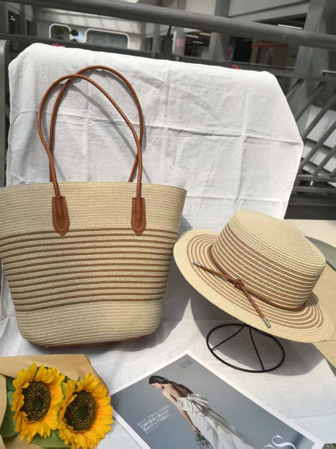 New Summer Striped Single Shoulder Commuting Straw Woven Bag, New Large Capacity Casual And Fashionable Women's Beach Tote Bag_voghion.com