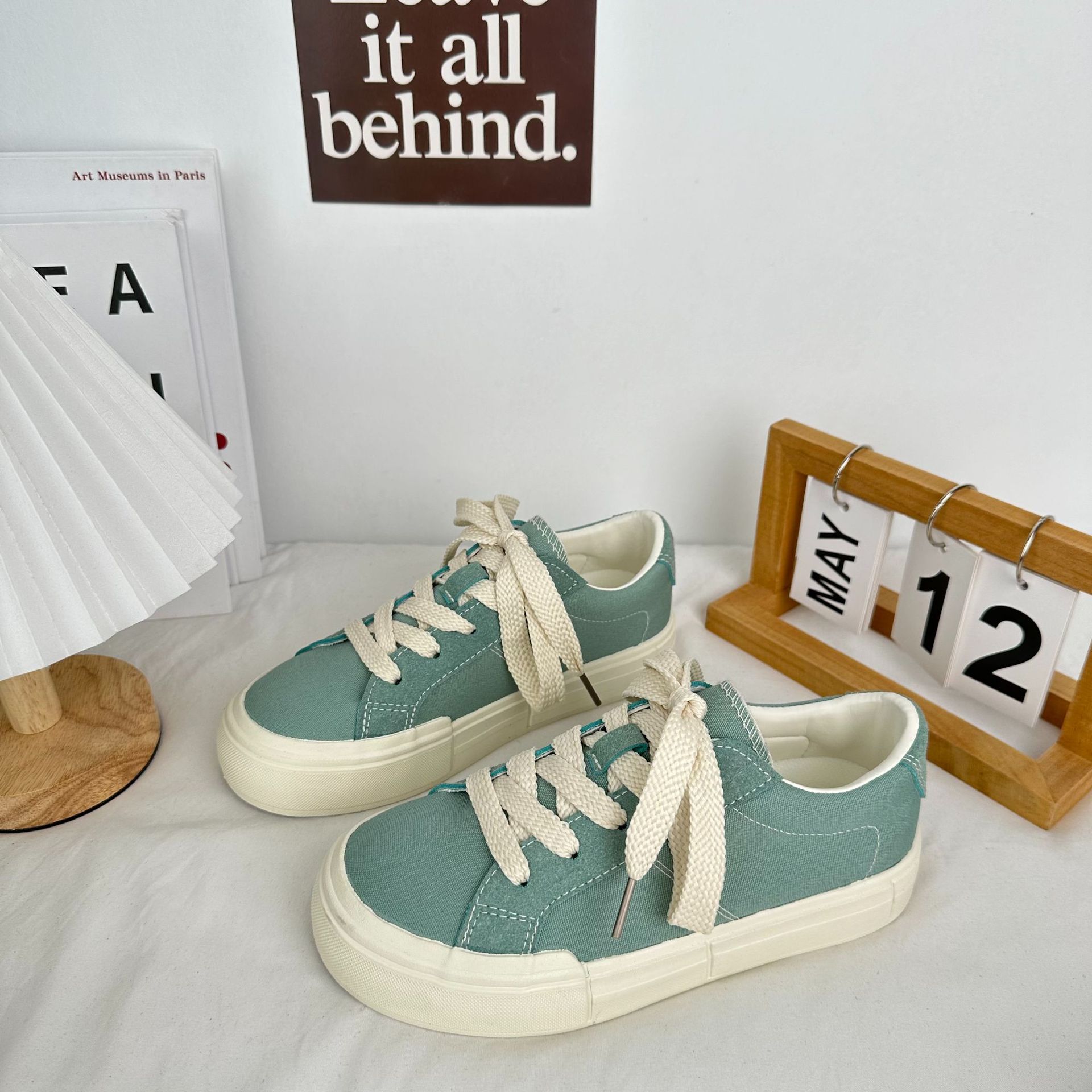 Yuanbo 2024 nuevos zapatos chinos de tabla roja de mujer baja parte transpirable coreana zapatos de lona casuales zapatos de mujer de estilo de Hong Kong