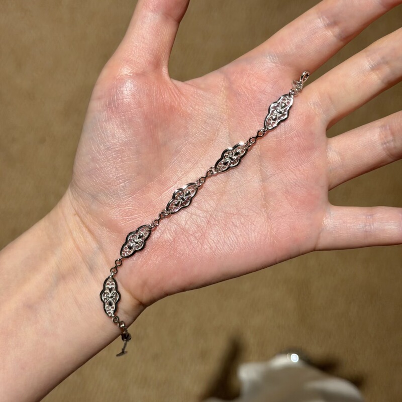Begonia Flower Lace Splicing Bracelet for Women, Vintage Hollow Floral Court Style, Elegant Autumn and Winter Light Luxury Hand Jewelry Wholesale