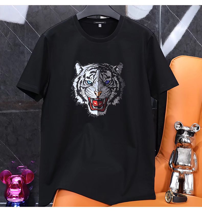T-shirt uomo con stampa testa di tigre per look alla moda_voghion.com