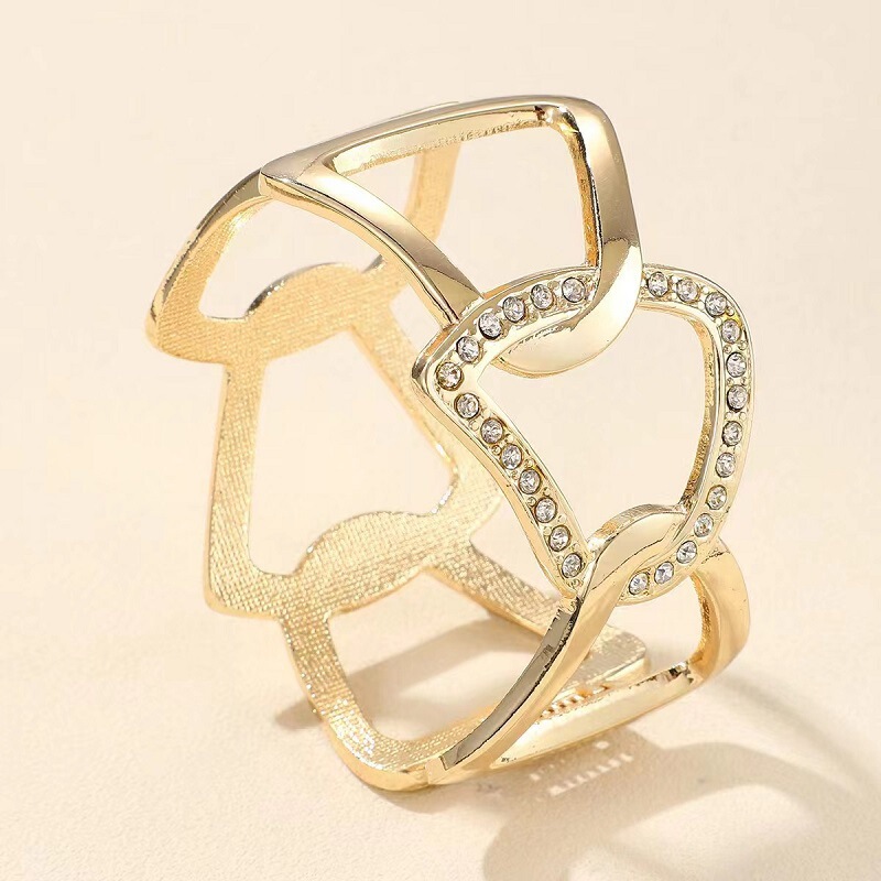 2022 new zinc alloy hollow bracelet cross-border Amazon Fashion popular bracelet jewelry factory customization