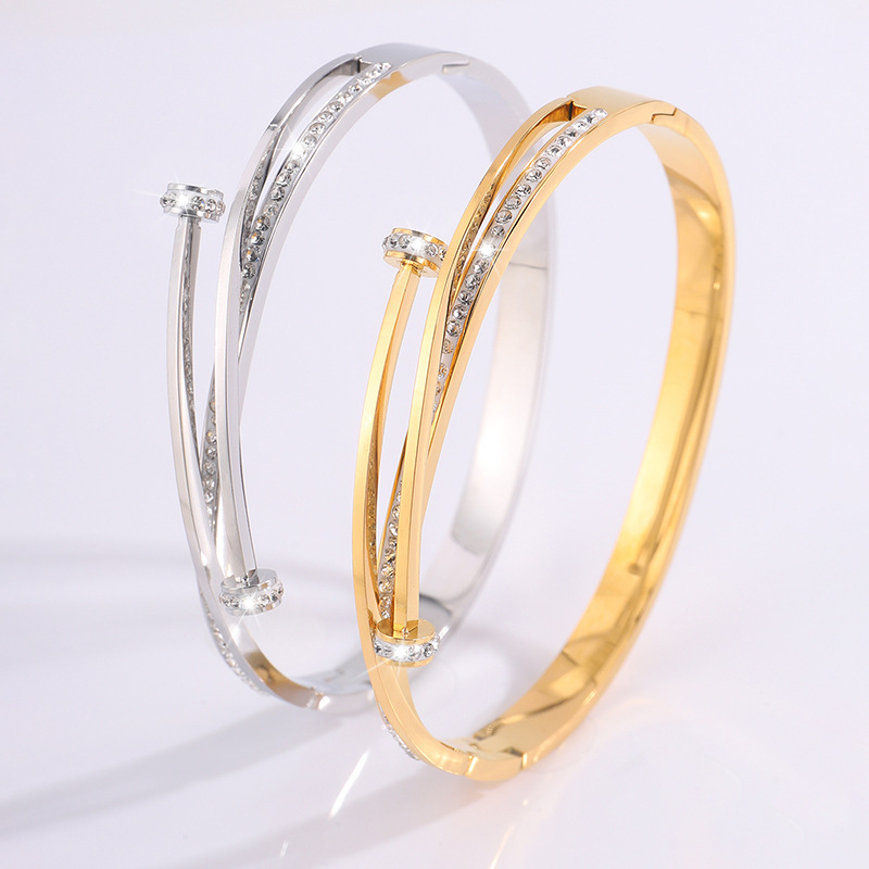 Brazalete de acero inoxidable para mujeres lujosas parejas japonesas y coreanas plateadas Mobius acero titanio joyas de diseño personalizado brazalete