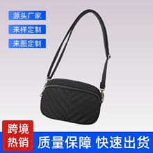 定制V字绗缝斜跨包 大开口分区收纳轻便耐磨韩版时尚百搭单肩小包