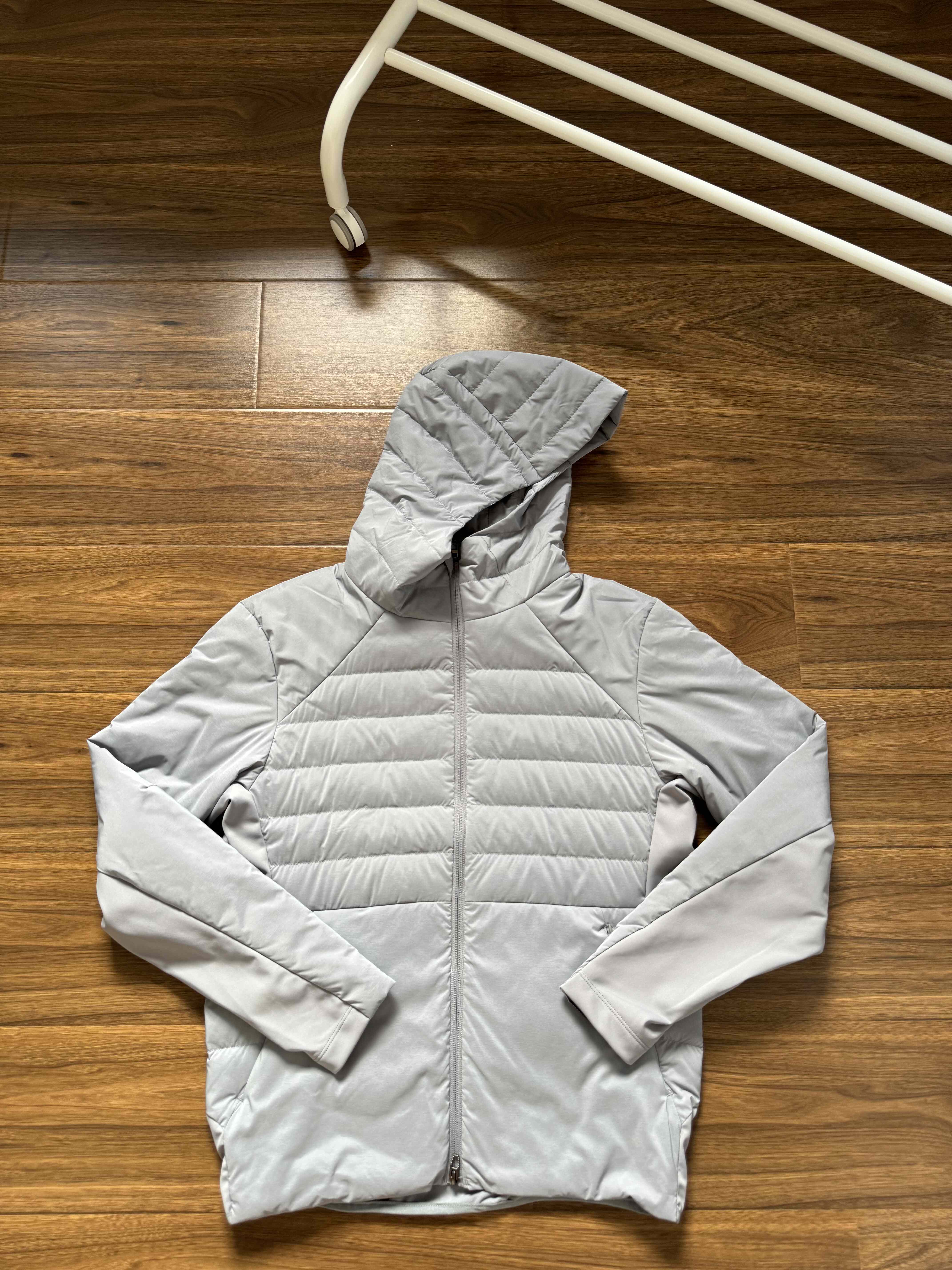 Lulu con el mismo tipo de chaqueta de plumón ligera con capuz para hombre chaqueta cálida de hombre chaqueta de plumón de costilla deportiva ligera