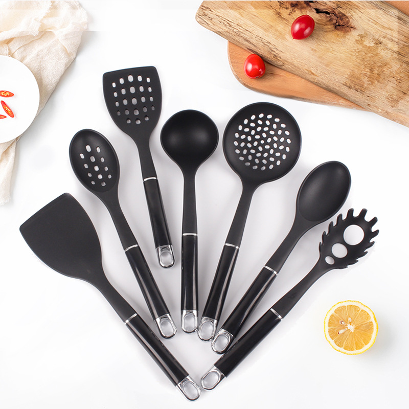 Fornitura diretta dalla fabbrica di utensili da cucina per uso domestico, resistenti alle alte temperature, nuovi e ispessiti, spatola, scolapasta, cucchiaio, nylon_voghion.com