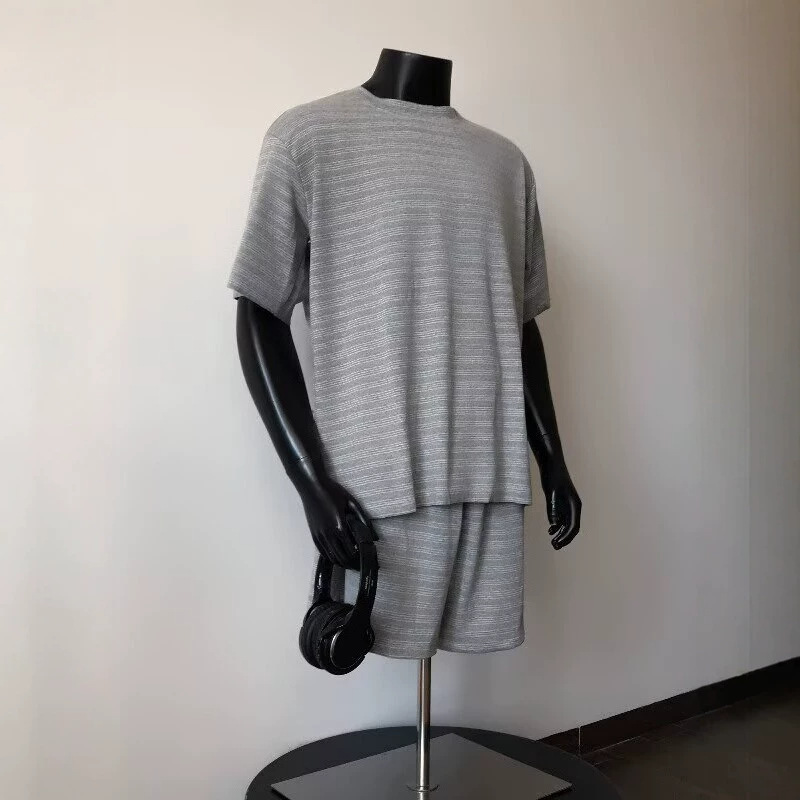 2026 stylish striped short-sleeve shorts set for men, Z style, summer casual and relaxed outfit, t-shirt matching set 2026 stylish striped short-sleeve shorts set for men, Z style, summer casual and relaxed outfit, t-shirt matching set