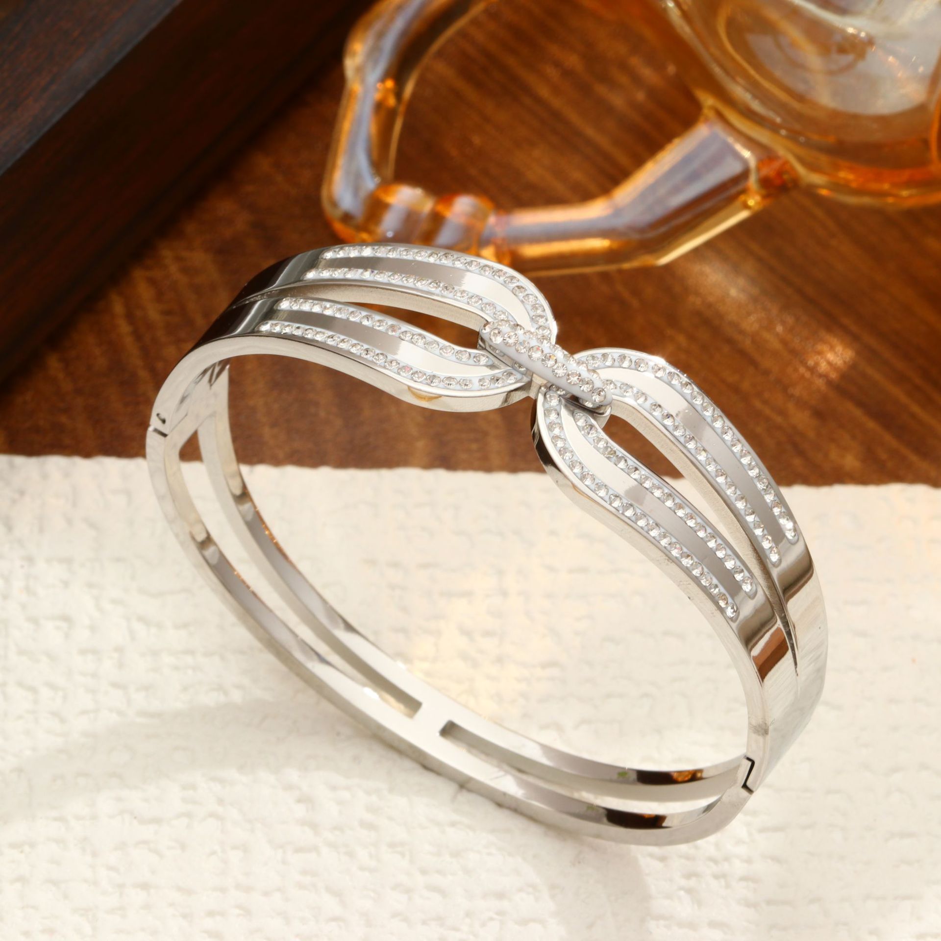 Curved diamond-steel color