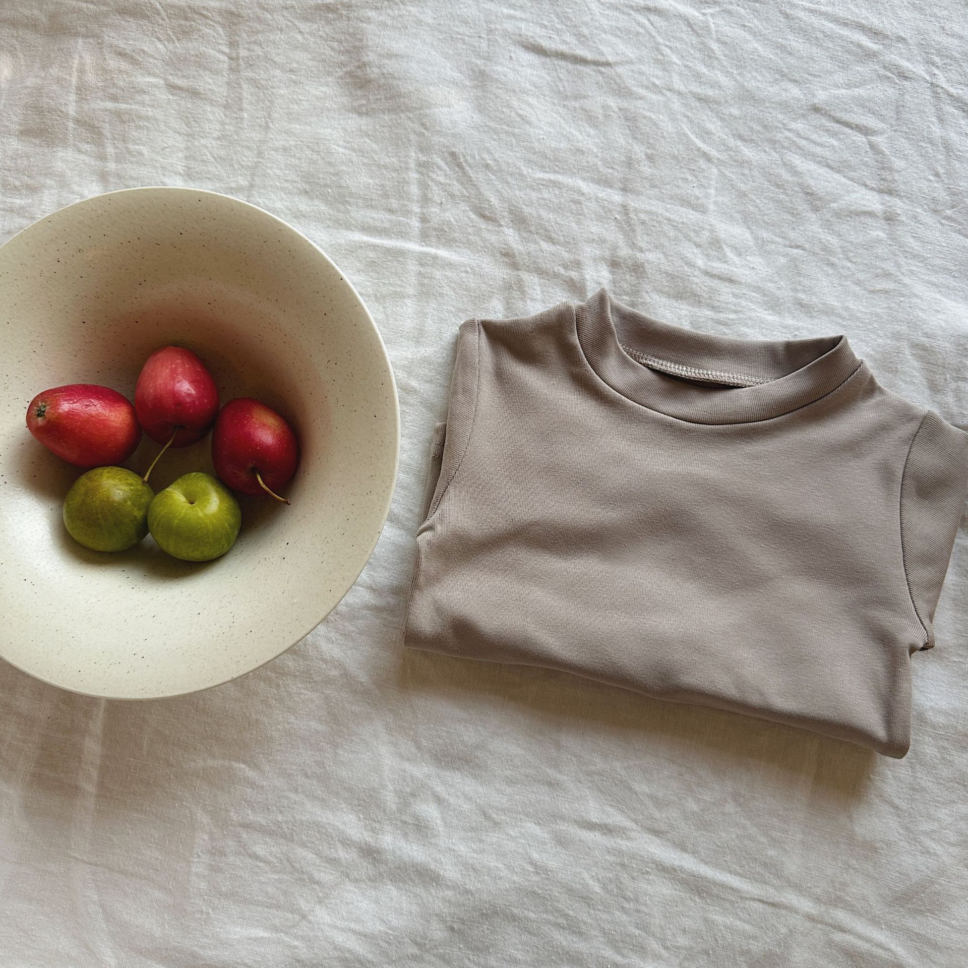 Sugar Pear ropa infantil camiseta de base para bebés top de vello 2024 otoño y invierno nuevo pijamas para niños y niñas chaqueta de otoño ropa infantil