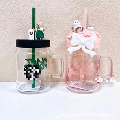 星の緑のエプロンの熊のストローカップのピンクは桜の萌え猫の蝶結びのメイソングラスのストローカップを鑑賞します。