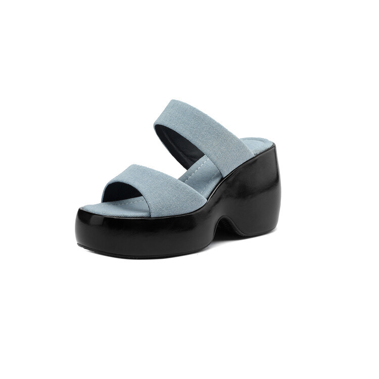 Summer fashionable women's slippers