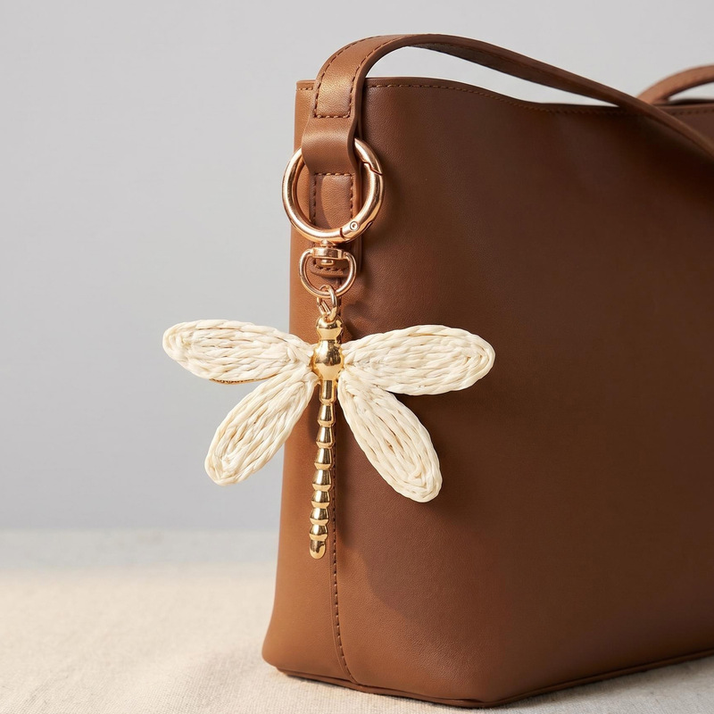 Cross-border best-selling handmade raffia woven dragonfly keychain, colorful patchwork bag pendant, holiday gift decoration