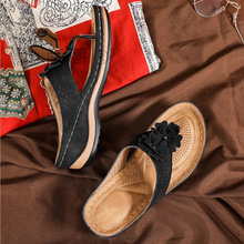 新款外贸大码花朵厚底沙滩拖鞋女人字夹脚纯色坡跟凉拖鞋Slippers