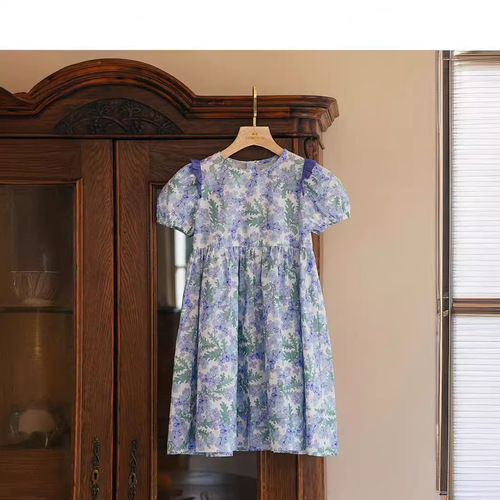 Summer dresses for girls, new items, featuring bubble sleeves, color-blocking, mulberry edges, sweet styles for middle to large children, with floral patterns.