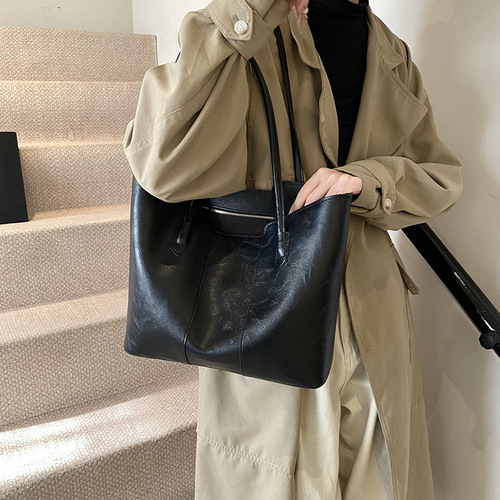 Large Capacity Bags for Women, Fall/Winter Versatile 2024 New Retro Simple Stylish Single Shoulder Shopping Bag Commuter Tote Bag