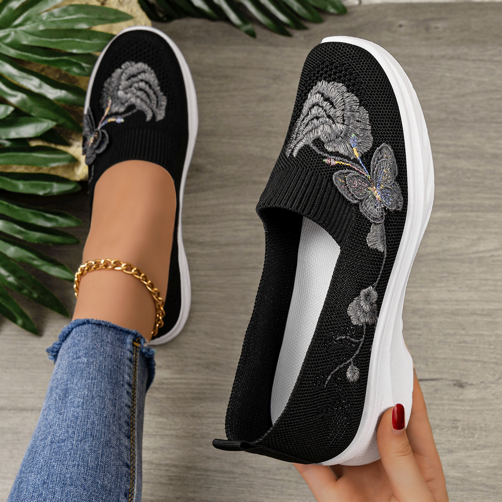 Zapatos para mujeres transfronterizos nuevos zapatos de tela transpirables de primavera ligeros de mediana edad y zapatos de sola suave