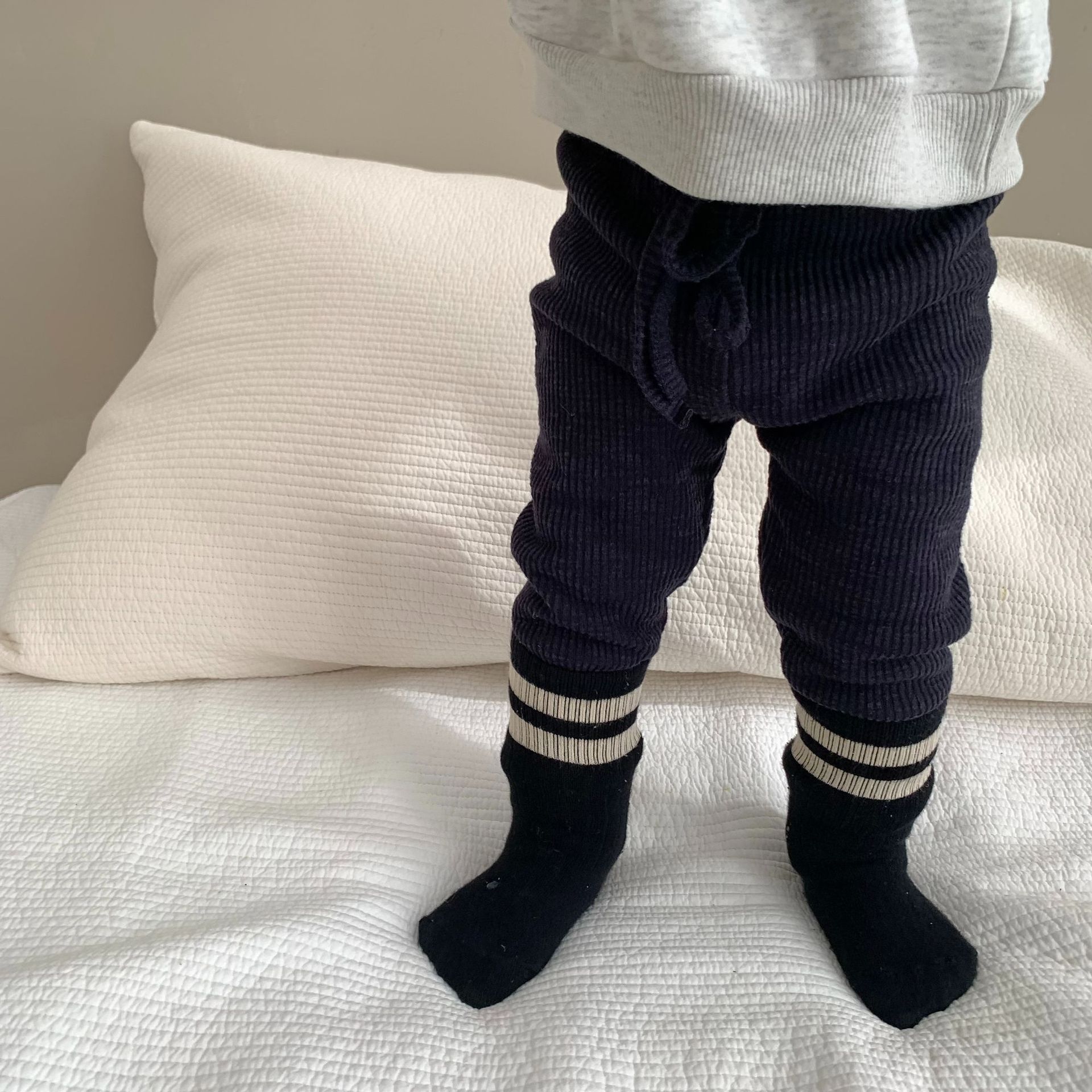 Camisetas gruesas de invierno para niños, ropa exterior para bebés, ropa infantil estilo coreano para otoño e invierno 2024, sudadera con letras y forro polar para bebés
