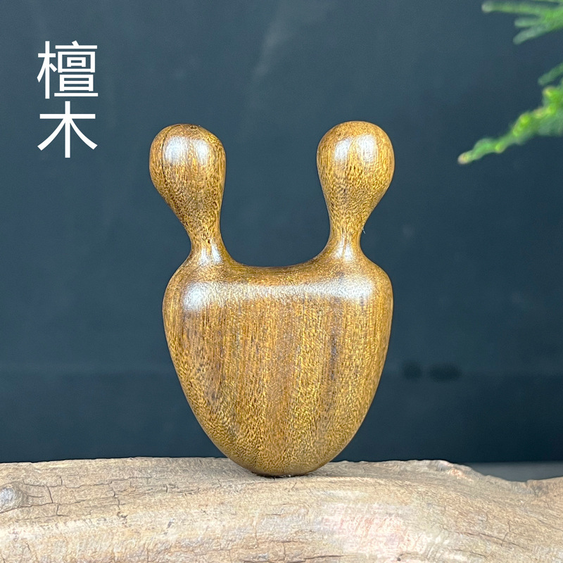 金糸檀の大きい取っ手の厚い金の経絡のマッサージの彫刻の木の櫛の長い髪のカールの頭皮のツボの檀木の櫛|undefined