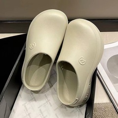 背を高くして料理人の靴の一体のスリッパの厚い底の包みの外で新型の軽くて滑り止めの穴の靴の半スリッパの女性の卸売りをします。