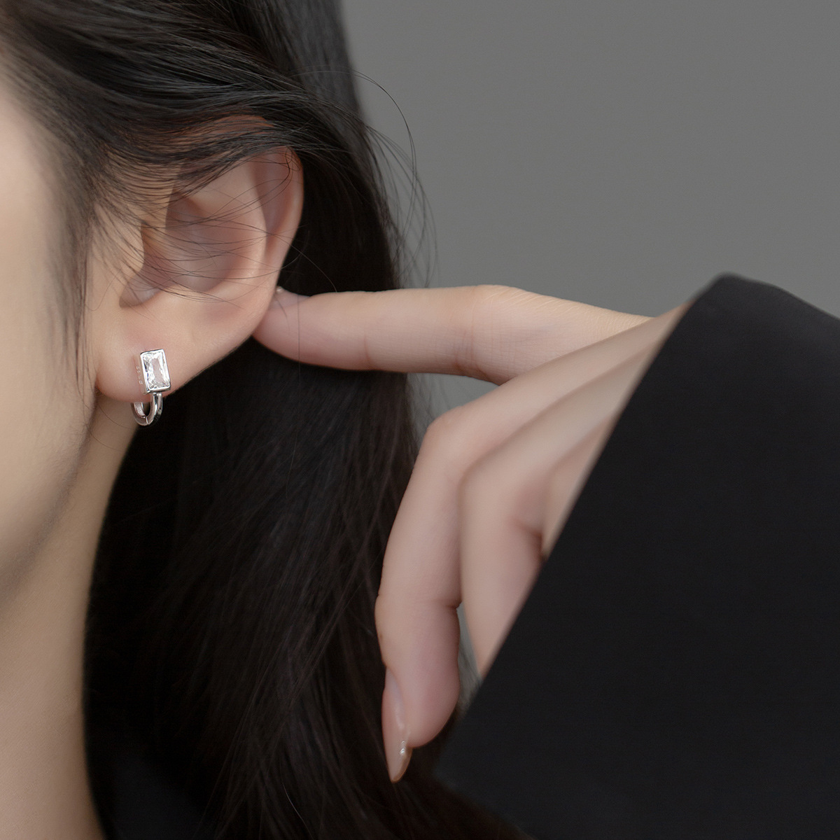 Cubic Zirconia And Pearl Stud Earrings For Everyday Wear_voghion.com