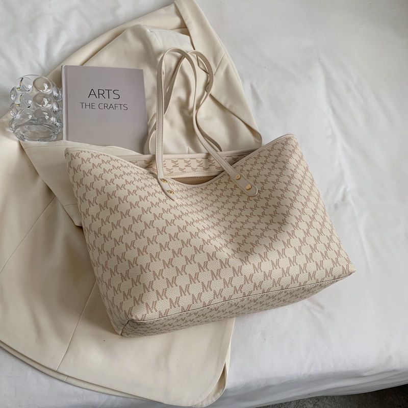 High-end Large-capacity Bag Niche Versatile Commuter Bag Women 2023 New Trendy Texture Portable Tote Bag Large Bag_voghion.com